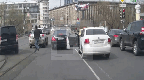 Ограбление на дороге в столице, снятое очевидцами