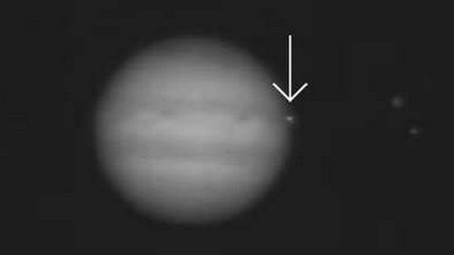 Юпитер столкнулся с НЛО (видео астронома-любителя)