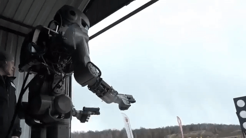 eto-ne-terminator-russkij-android-fedor-uchitsya-strelyat-foto-video